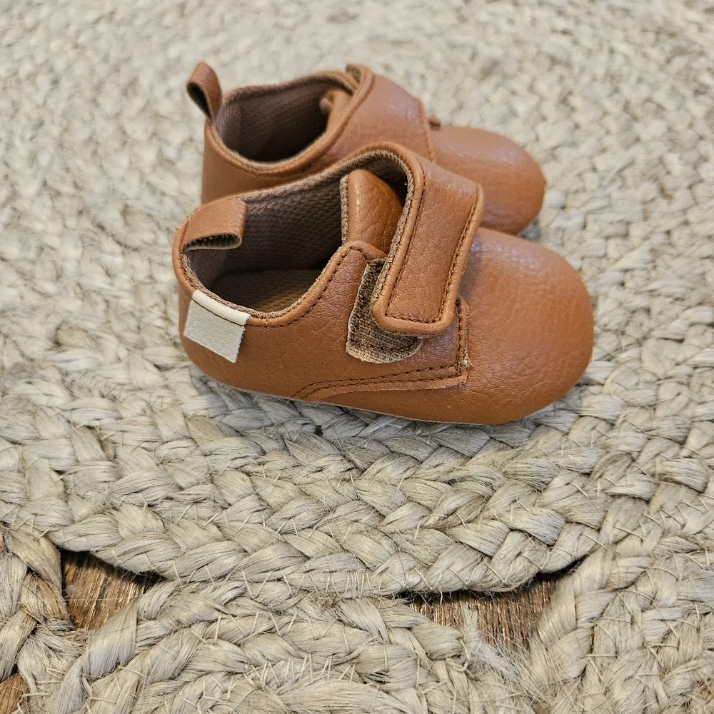 Stylish Kids Shoes Set - White and Brown 3 Pair Size 2 Infant (11)